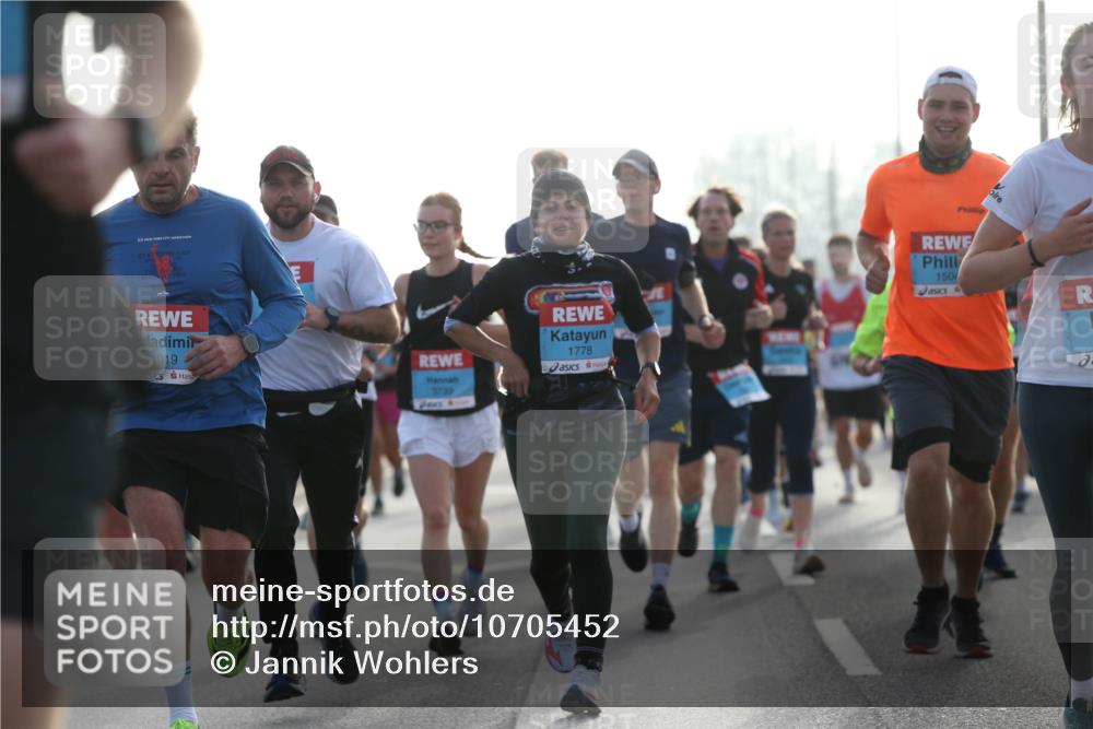 03.10.2026 - Köhlbrandbrückenlauf Jannik Wohlers http://msf.ph/oto/10705452 03.10.2026 09:18:42 Position 3 019, 3739, 1778, 150 meine-sportfotos.de