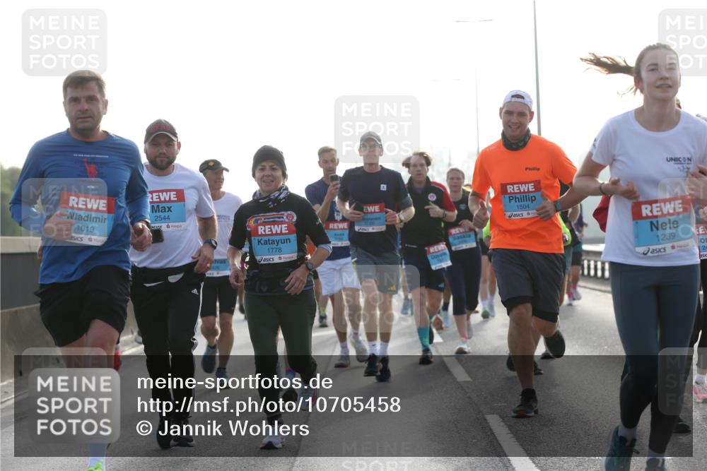 03.10.2026 - Köhlbrandbrückenlauf Jannik Wohlers http://msf.ph/oto/10705458 03.10.2026 09:18:44 Position 3 1019, 2544, 3760, 526, 1778, 1504, 1111, 1289, 24 meine-sportfotos.de
