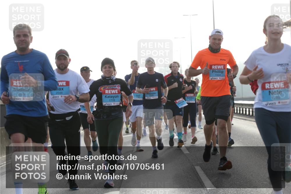 03.10.2026 - Köhlbrandbrückenlauf Jannik Wohlers http://msf.ph/oto/10705461 03.10.2026 09:18:44 Position 3 1019, 2544, 1778, 3760, 1504, 1289 meine-sportfotos.de