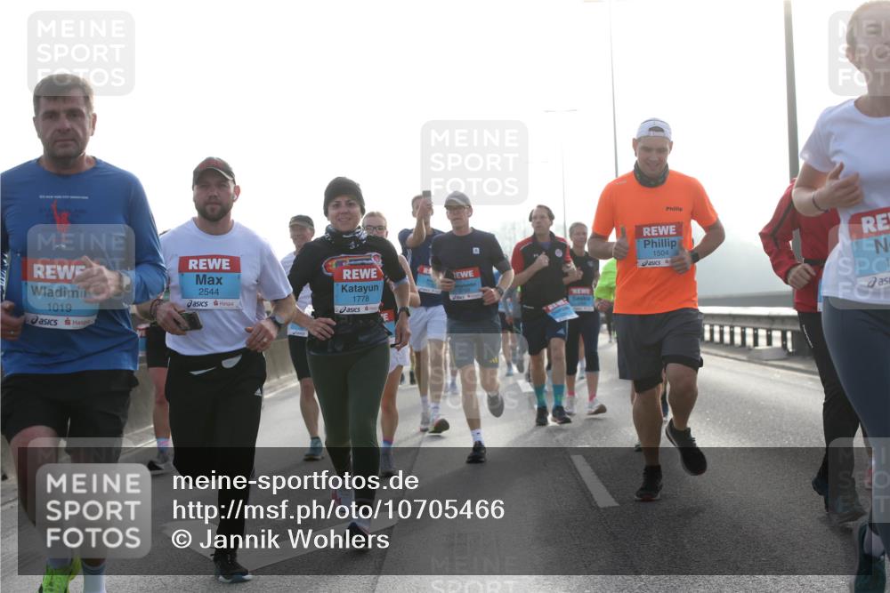 03.10.2026 - Köhlbrandbrückenlauf Jannik Wohlers http://msf.ph/oto/10705466 03.10.2026 09:18:44 Position 3 1019, 2544, 1778, 1504 meine-sportfotos.de