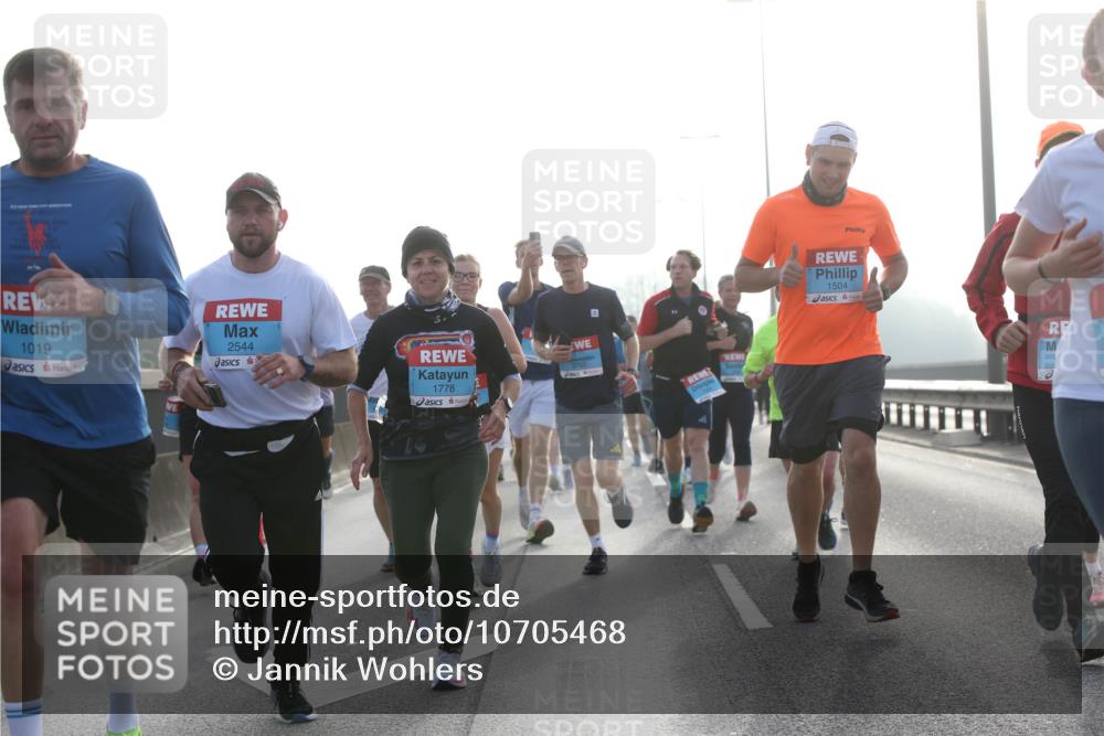 03.10.2026 - Köhlbrandbrückenlauf Jannik Wohlers http://msf.ph/oto/10705468 03.10.2026 09:18:45 Position 3 1019, 2544, 1778, 1504 meine-sportfotos.de