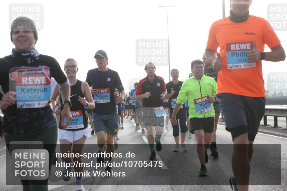 03.10.2026 - Köhlbrandbrückenlauf Jannik Wohlers http://msf.ph/oto/10705475 03.10.2026 09:18:46 Position 3 1778, 3739, 3760, 130, 1504, 1587 meine-sportfotos.de