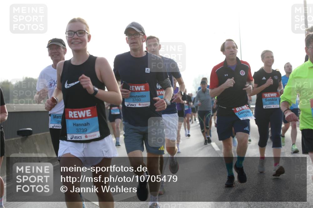03.10.2026 - Köhlbrandbrückenlauf Jannik Wohlers http://msf.ph/oto/10705479 03.10.2026 09:18:46 Position 3 25, 3739, 3760, 130, 2696 meine-sportfotos.de