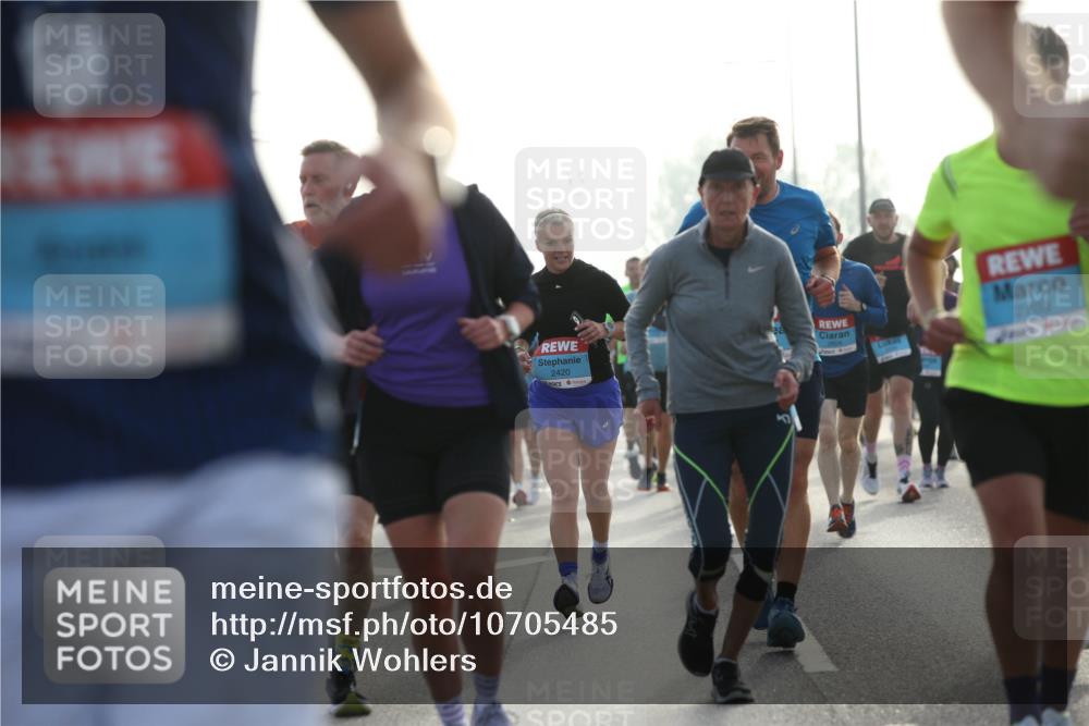 03.10.2026 - Köhlbrandbrückenlauf Jannik Wohlers http://msf.ph/oto/10705485 03.10.2026 09:18:48 Position 3 2420, 2703 meine-sportfotos.de