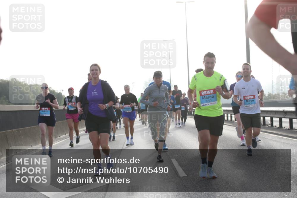 03.10.2026 - Köhlbrandbrückenlauf Jannik Wohlers http://msf.ph/oto/10705490 03.10.2026 09:18:48 Position 3 1254, 2703, 1616 meine-sportfotos.de