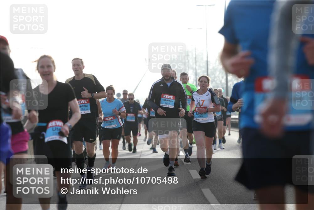 03.10.2026 - Köhlbrandbrückenlauf Jannik Wohlers http://msf.ph/oto/10705498 03.10.2026 09:18:51 Position 3 1694, 2479, 1564 meine-sportfotos.de