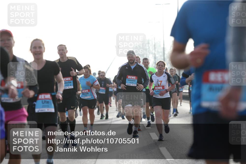03.10.2026 - Köhlbrandbrückenlauf Jannik Wohlers http://msf.ph/oto/10705501 03.10.2026 09:18:51 Position 3 2315, 1694, 2479, 15 meine-sportfotos.de
