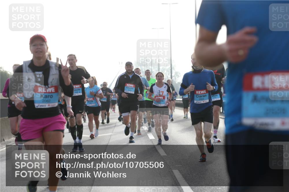 03.10.2026 - Köhlbrandbrückenlauf Jannik Wohlers http://msf.ph/oto/10705506 03.10.2026 09:18:52 Position 3 02, 2062, 1694, 2479, 7, 1564, 2604 meine-sportfotos.de