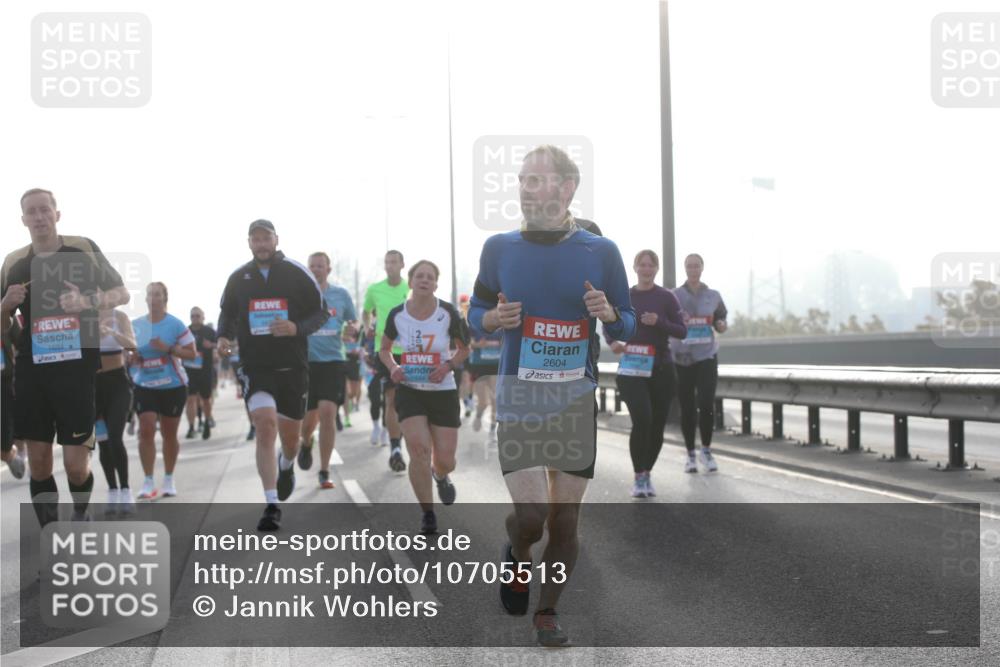 03.10.2026 - Köhlbrandbrückenlauf Jannik Wohlers http://msf.ph/oto/10705513 03.10.2026 09:18:54 Position 3 1694, 7, 2604 meine-sportfotos.de