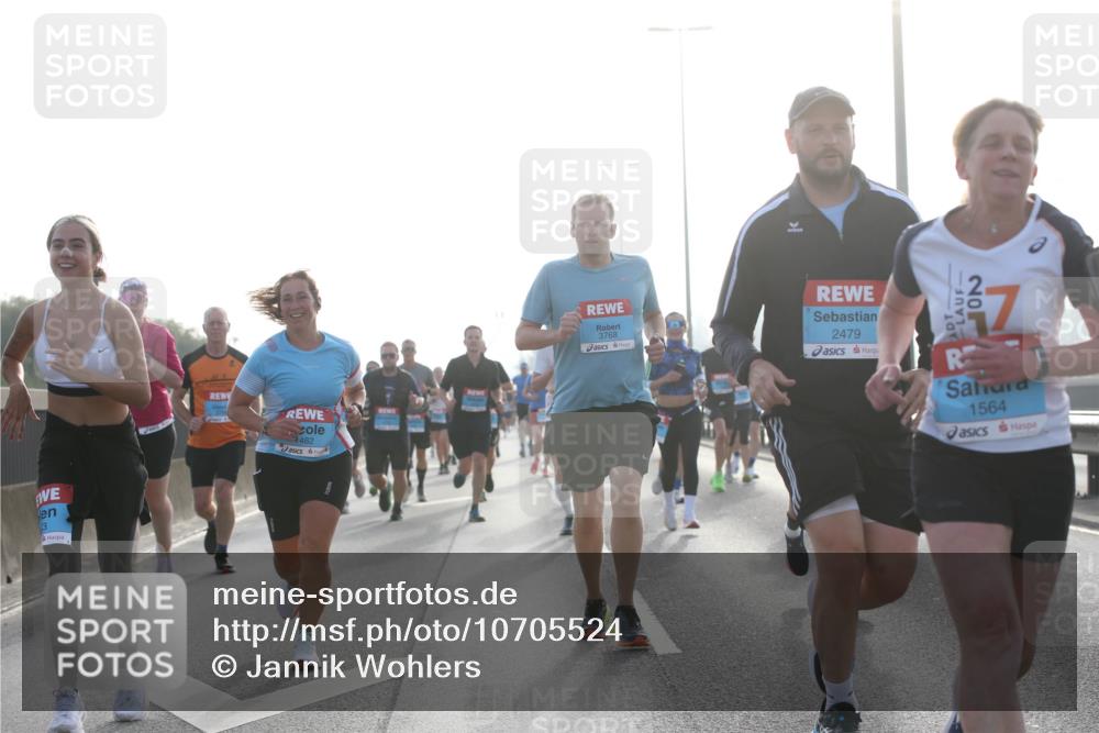 03.10.2026 - Köhlbrandbrückenlauf Jannik Wohlers http://msf.ph/oto/10705524 03.10.2026 09:18:56 Position 3 3, 4482, 3768, 2479, 20, 7, 1564 meine-sportfotos.de