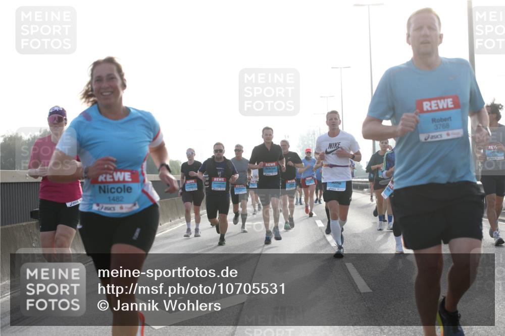 03.10.2026 - Köhlbrandbrückenlauf Jannik Wohlers http://msf.ph/oto/10705531 03.10.2026 09:18:58 Position 3 1482, 3768 meine-sportfotos.de