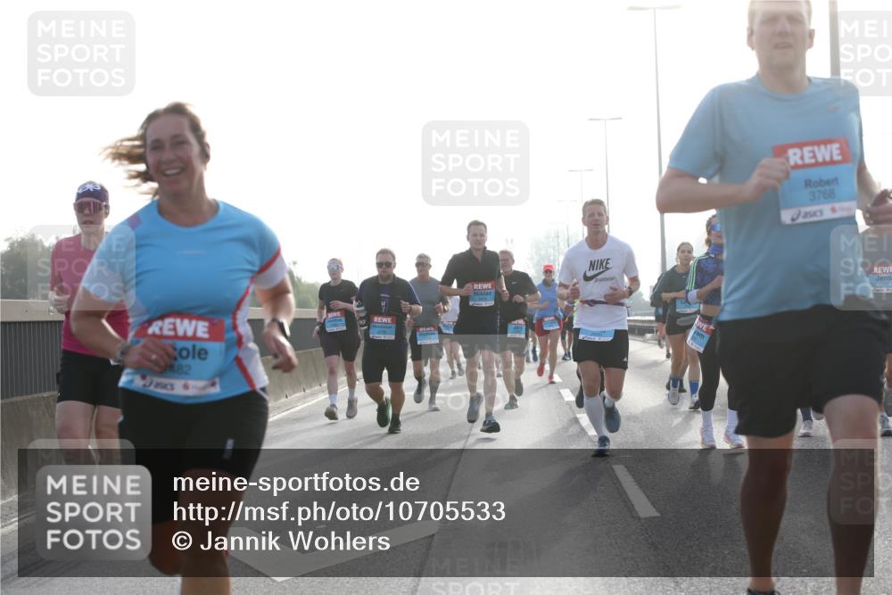03.10.2026 - Köhlbrandbrückenlauf Jannik Wohlers http://msf.ph/oto/10705533 03.10.2026 09:18:58 Position 3 182, 6, 3768, 61 meine-sportfotos.de