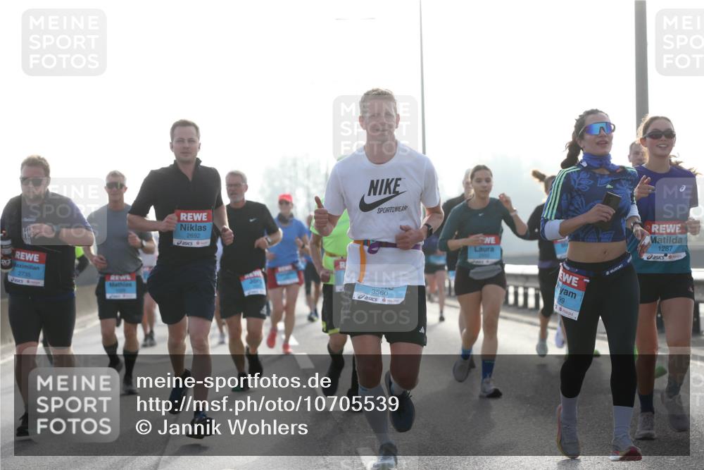 03.10.2026 - Köhlbrandbrückenlauf Jannik Wohlers http://msf.ph/oto/10705539 03.10.2026 09:18:58 Position 3 2735, 2692, 3560, 99, 1287 meine-sportfotos.de
