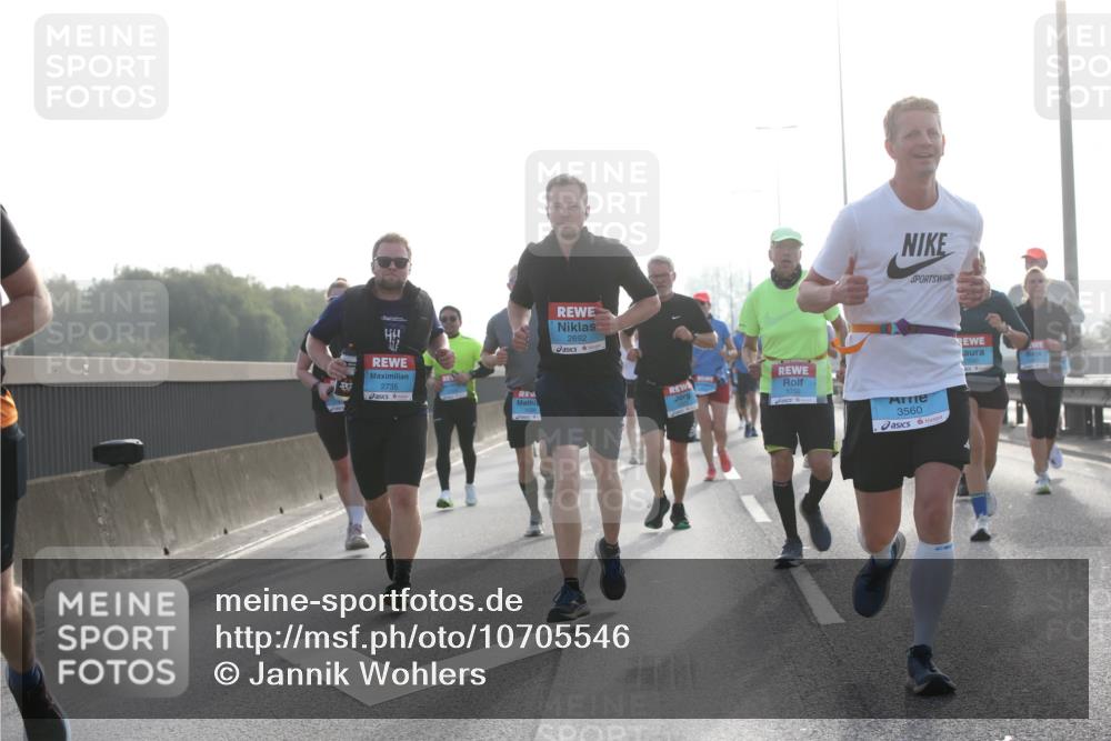 03.10.2026 - Köhlbrandbrückenlauf Jannik Wohlers http://msf.ph/oto/10705546 03.10.2026 09:18:59 Position 3 2735, 2692, 1350, 3560 meine-sportfotos.de