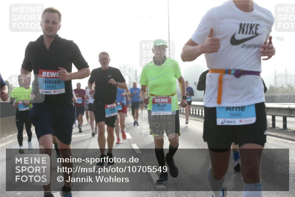 03.10.2026 - Köhlbrandbrückenlauf Jannik Wohlers http://msf.ph/oto/10705549 03.10.2026 09:19:00 Position 3 2692, 1025, 1350, 3560 meine-sportfotos.de