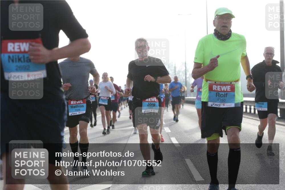 03.10.2026 - Köhlbrandbrückenlauf Jannik Wohlers http://msf.ph/oto/10705552 03.10.2026 09:19:01 Position 3 2692, 1026, 1025, 1350, 1368, 7, 30 meine-sportfotos.de