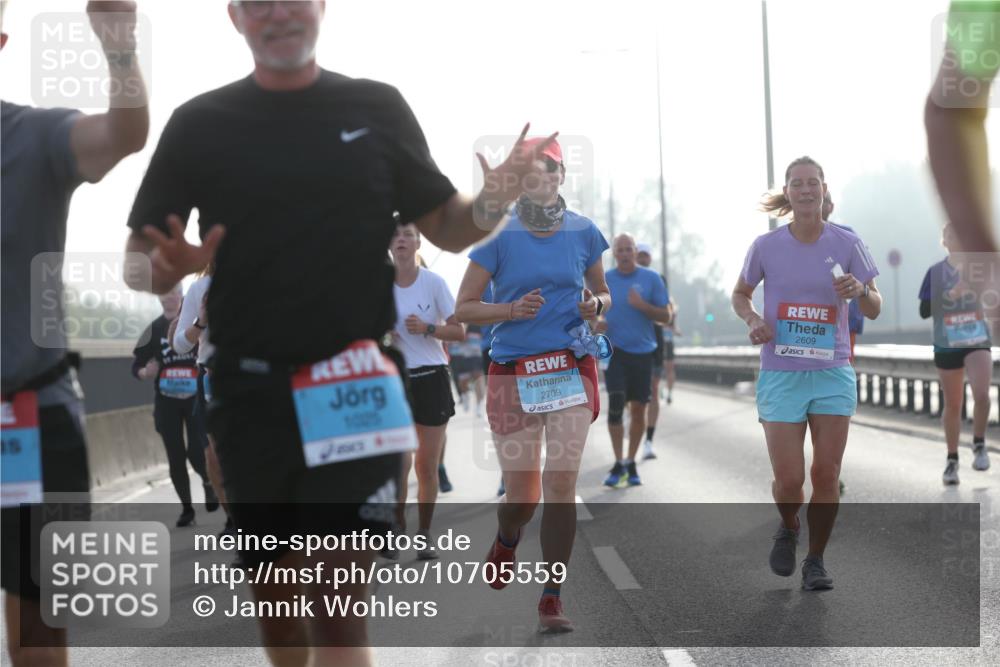 03.10.2026 - Köhlbrandbrückenlauf Jannik Wohlers http://msf.ph/oto/10705559 03.10.2026 09:19:02 Position 3 1025, 2709, 2609 meine-sportfotos.de