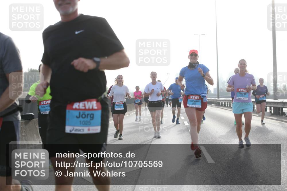 03.10.2026 - Köhlbrandbrückenlauf Jannik Wohlers http://msf.ph/oto/10705569 03.10.2026 09:19:03 Position 3 2104, 1025, 2709, 2609 meine-sportfotos.de