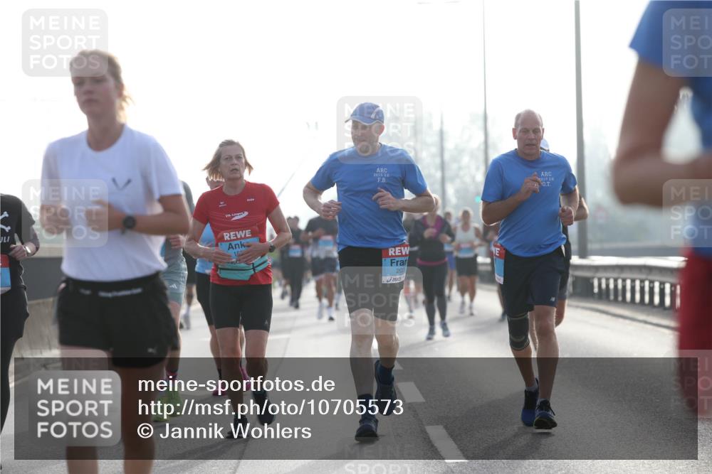 03.10.2026 - Köhlbrandbrückenlauf Jannik Wohlers http://msf.ph/oto/10705573 03.10.2026 09:19:05 Position 3 2015, 2, 0, 015, 2, 0, 203 meine-sportfotos.de