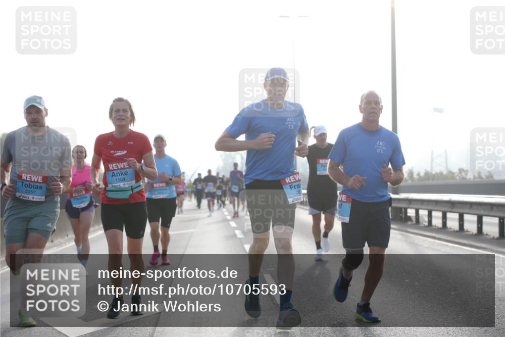 03.10.2026 - Köhlbrandbrückenlauf Jannik Wohlers http://msf.ph/oto/10705593 03.10.2026 09:19:08 Position 3 2357, 1509, 2015, 20, 203, 2015, 20 meine-sportfotos.de