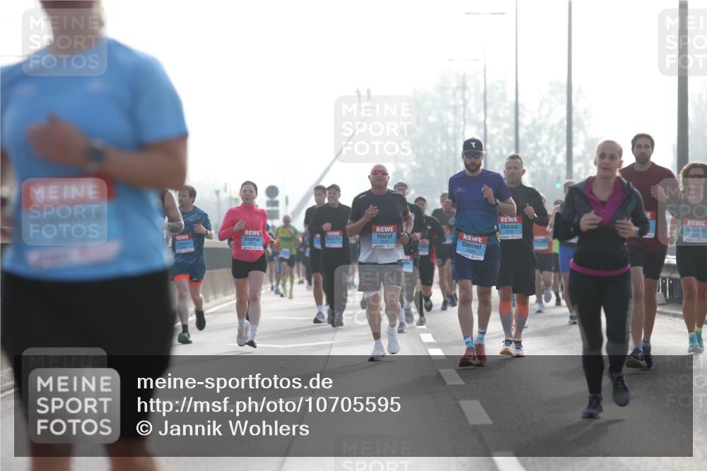 03.10.2026 - Köhlbrandbrückenlauf Jannik Wohlers http://msf.ph/oto/10705595 03.10.2026 09:19:09 Position 3 2744, 2566, 2491 meine-sportfotos.de