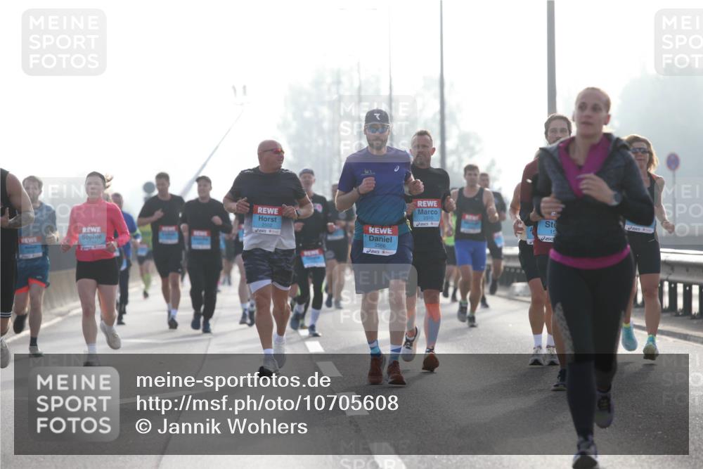 03.10.2026 - Köhlbrandbrückenlauf Jannik Wohlers http://msf.ph/oto/10705608 03.10.2026 09:19:11 Position 3 2502, 2566, 2510, 15 meine-sportfotos.de