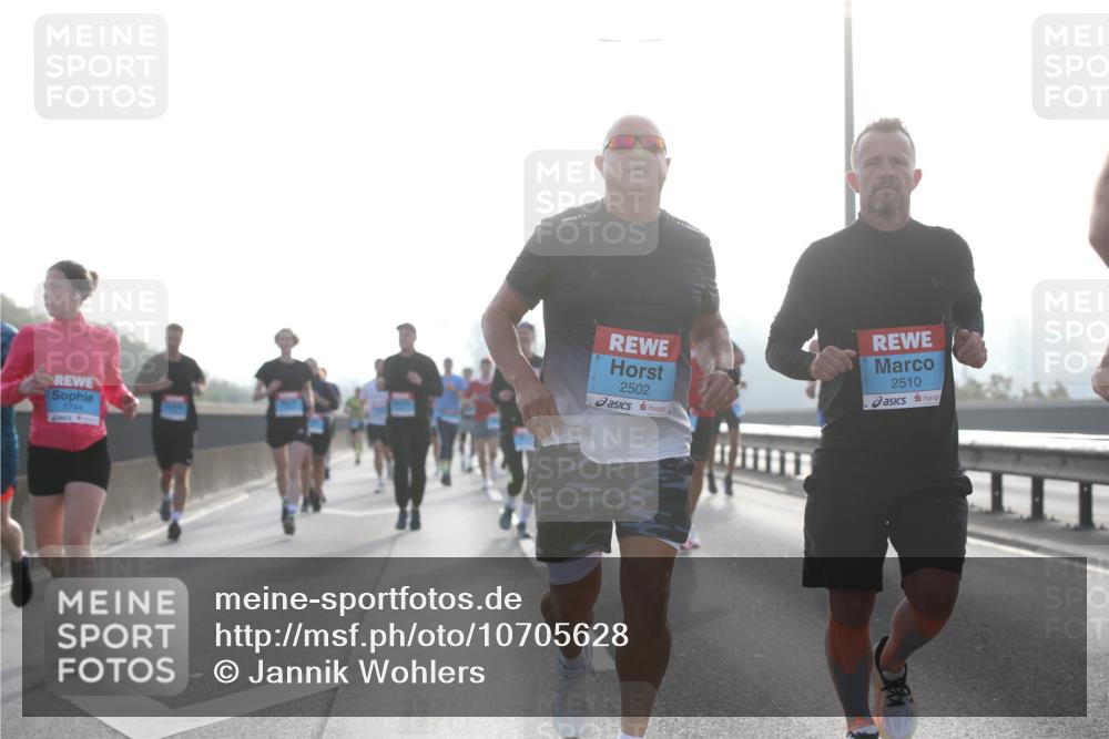 03.10.2026 - Köhlbrandbrückenlauf Jannik Wohlers http://msf.ph/oto/10705628 03.10.2026 09:19:18 Position 3 2744, 2502, 2510 meine-sportfotos.de