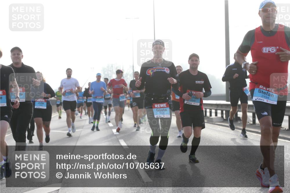03.10.2026 - Köhlbrandbrückenlauf Jannik Wohlers http://msf.ph/oto/10705637 03.10.2026 09:19:21 Position 3 1781, 2849, 2494 meine-sportfotos.de
