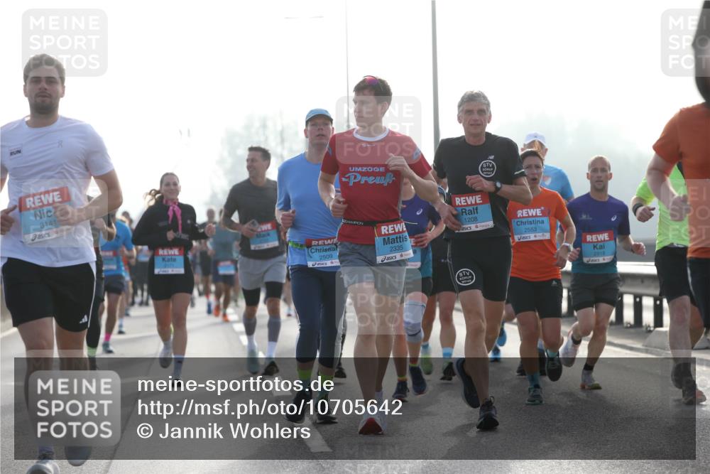 03.10.2026 - Köhlbrandbrückenlauf Jannik Wohlers http://msf.ph/oto/10705642 03.10.2026 09:19:23 Position 3 3141, 2509, 2335, 1208, 19116, 2553, 2918 meine-sportfotos.de