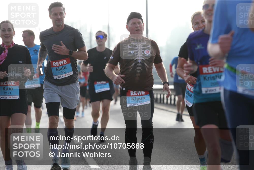 03.10.2026 - Köhlbrandbrückenlauf Jannik Wohlers http://msf.ph/oto/10705668 03.10.2026 09:19:27 Position 3 2171, 2722, 4, 1774, 208, 4963 meine-sportfotos.de
