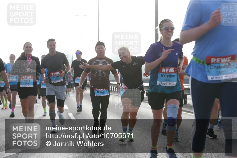 03.10.2026 - Köhlbrandbrückenlauf Jannik Wohlers http://msf.ph/oto/10705671 03.10.2026 09:19:28 Position 3 2171, 2722, 1774, 2688, 2509 meine-sportfotos.de