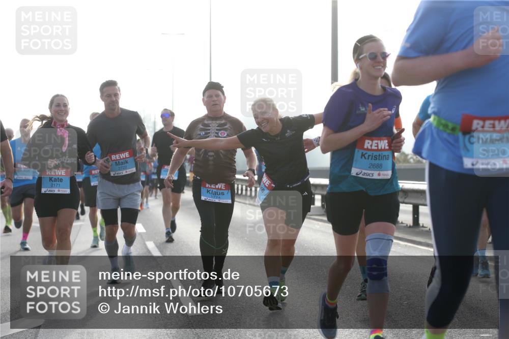 03.10.2026 - Köhlbrandbrückenlauf Jannik Wohlers http://msf.ph/oto/10705673 03.10.2026 09:19:28 Position 3 2171, 2722, 1774, 2688, 2509 meine-sportfotos.de