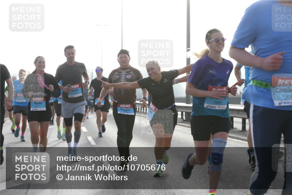 03.10.2026 - Köhlbrandbrückenlauf Jannik Wohlers http://msf.ph/oto/10705676 03.10.2026 09:19:28 Position 3 2171, 2722, 11111, 2688, 250 meine-sportfotos.de