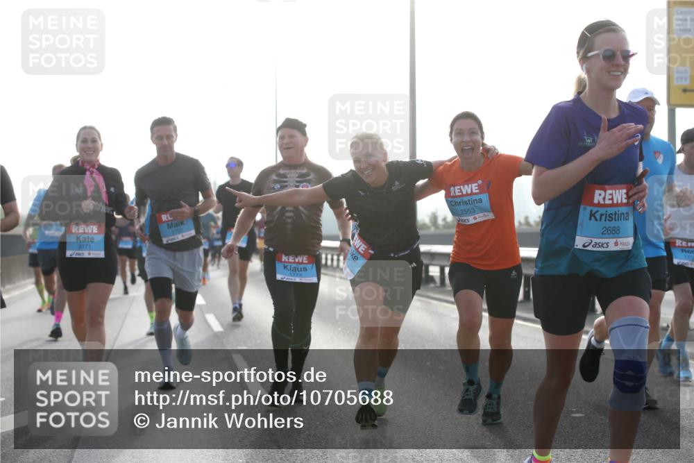 03.10.2026 - Köhlbrandbrückenlauf Jannik Wohlers http://msf.ph/oto/10705688 03.10.2026 09:19:28 Position 3 2171, 2722, 1774, 2553, 2688, 131 meine-sportfotos.de