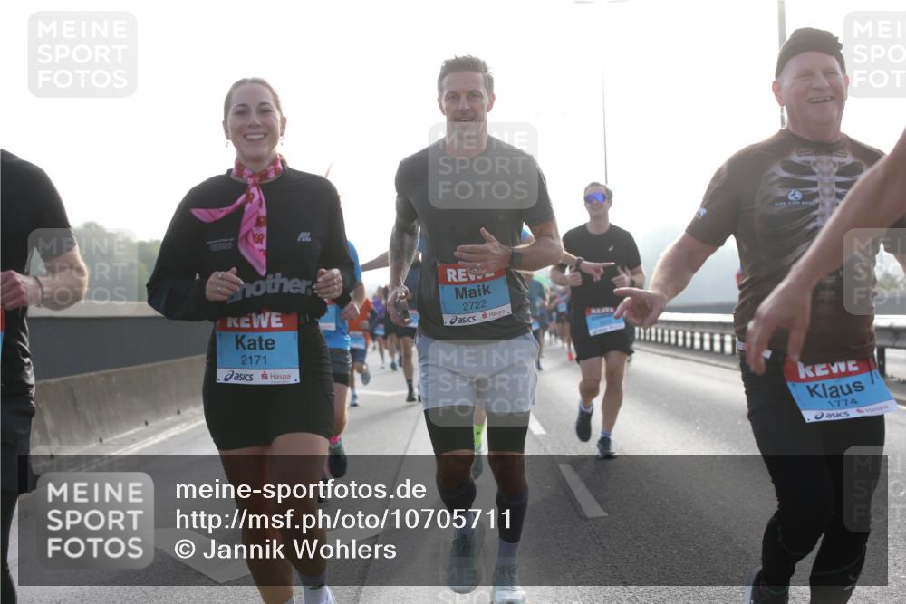 03.10.2026 - Köhlbrandbrückenlauf Jannik Wohlers http://msf.ph/oto/10705711 03.10.2026 09:19:30 Position 3 2171, 2722, 1774 meine-sportfotos.de