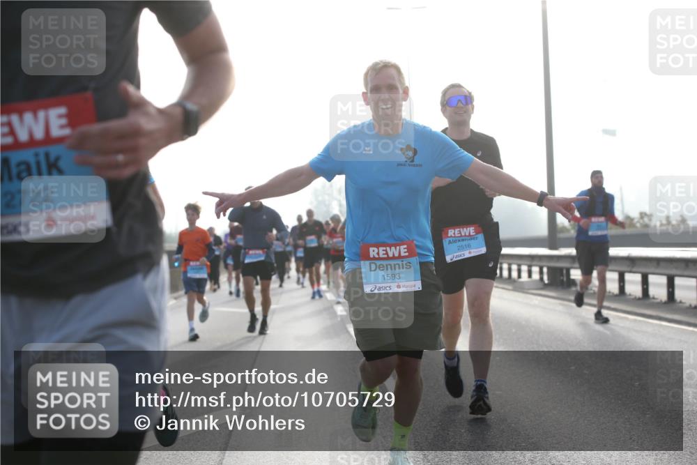 03.10.2026 - Köhlbrandbrückenlauf Jannik Wohlers http://msf.ph/oto/10705729 03.10.2026 09:19:31 Position 3 2722, 1593, 2516 meine-sportfotos.de