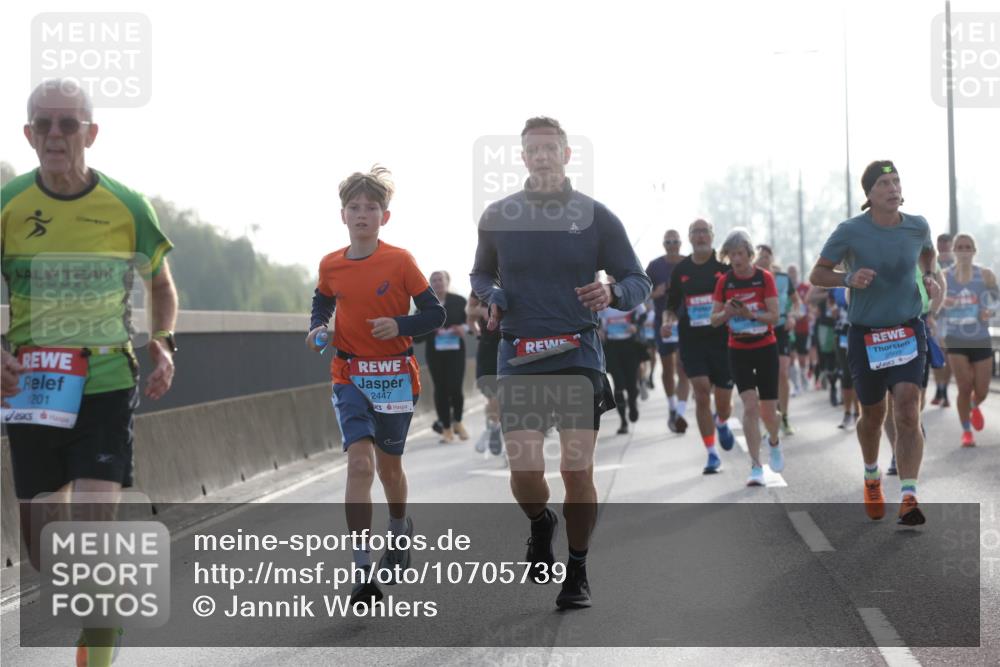 03.10.2026 - Köhlbrandbrückenlauf Jannik Wohlers http://msf.ph/oto/10705739 03.10.2026 09:19:32 Position 3 1201, 2447, 2503 meine-sportfotos.de