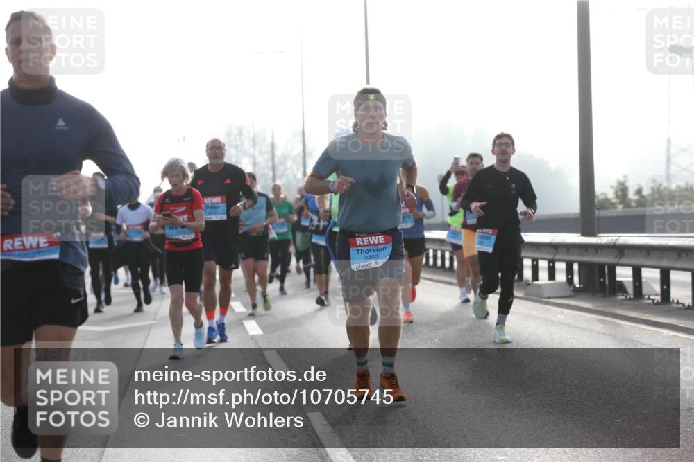 03.10.2026 - Köhlbrandbrückenlauf Jannik Wohlers http://msf.ph/oto/10705745 03.10.2026 09:19:34 Position 3 2503 meine-sportfotos.de