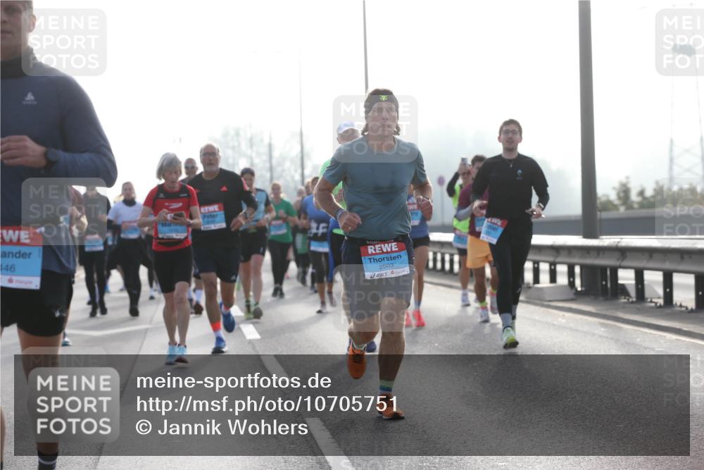 03.10.2026 - Köhlbrandbrückenlauf Jannik Wohlers http://msf.ph/oto/10705751 03.10.2026 09:19:34 Position 3 46, 2503 meine-sportfotos.de