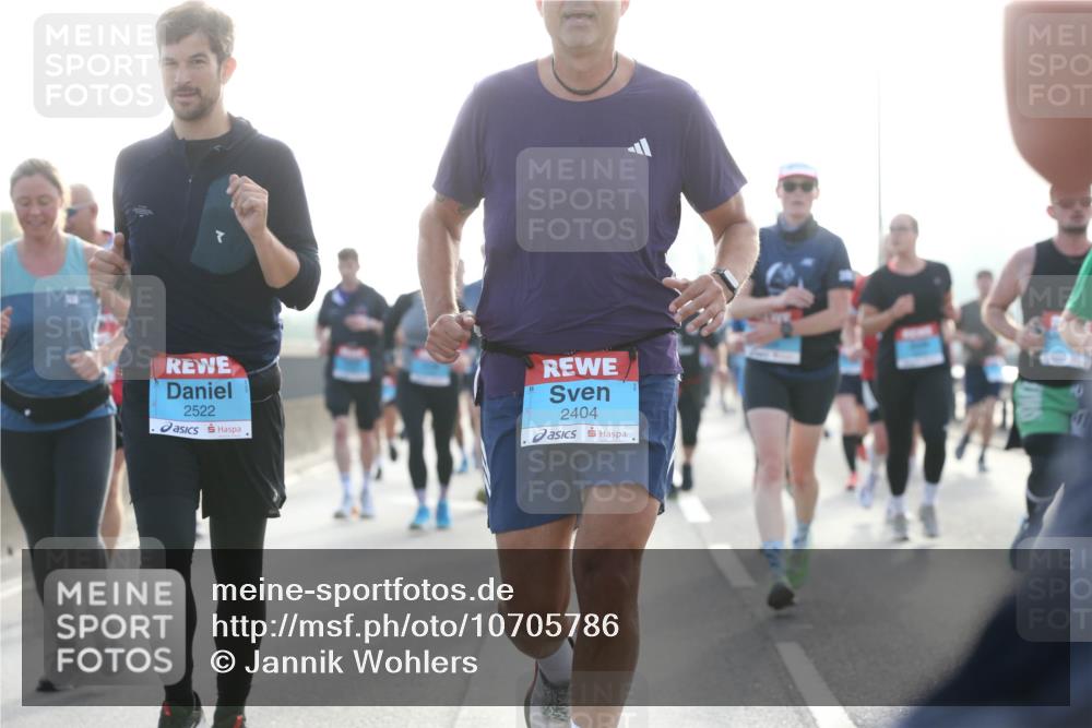 03.10.2026 - Köhlbrandbrückenlauf Jannik Wohlers http://msf.ph/oto/10705786 03.10.2026 09:19:41 Position 3 0, 2522, 2404 meine-sportfotos.de