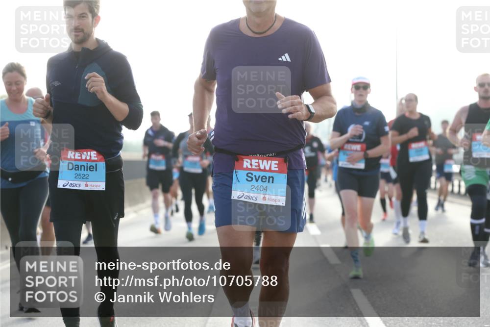 03.10.2026 - Köhlbrandbrückenlauf Jannik Wohlers http://msf.ph/oto/10705788 03.10.2026 09:19:41 Position 3 2522, 2404 meine-sportfotos.de