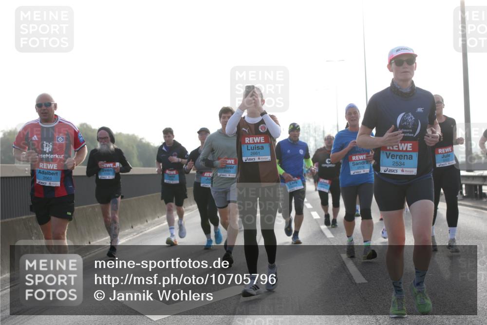 03.10.2026 - Köhlbrandbrückenlauf Jannik Wohlers http://msf.ph/oto/10705796 03.10.2026 09:19:43 Position 3 2661, 2063, 1729, 2578, 2534 meine-sportfotos.de