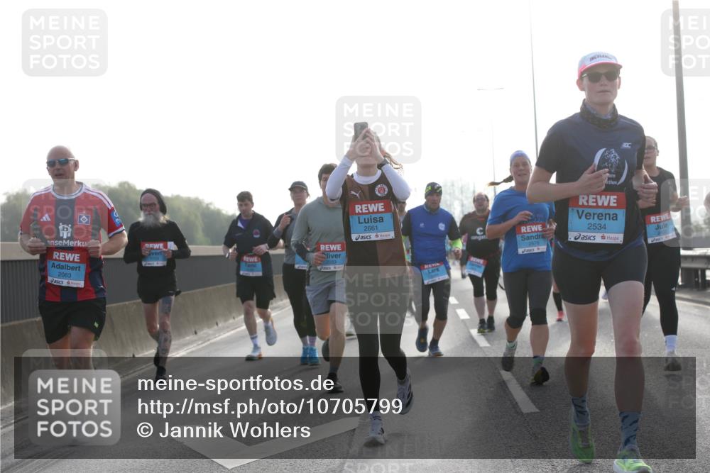 03.10.2026 - Köhlbrandbrückenlauf Jannik Wohlers http://msf.ph/oto/10705799 03.10.2026 09:19:43 Position 3 2593, 2063, 2661, 2578, 2534 meine-sportfotos.de