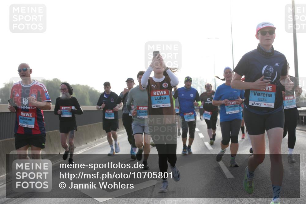 03.10.2026 - Köhlbrandbrückenlauf Jannik Wohlers http://msf.ph/oto/10705801 03.10.2026 09:19:43 Position 3 2063, 2661, 2593, 2578, 2534, 2422 meine-sportfotos.de
