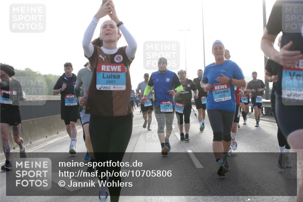 03.10.2026 - Köhlbrandbrückenlauf Jannik Wohlers http://msf.ph/oto/10705806 03.10.2026 09:19:44 Position 3 1729, 2661, 1844, 2578, 25 meine-sportfotos.de