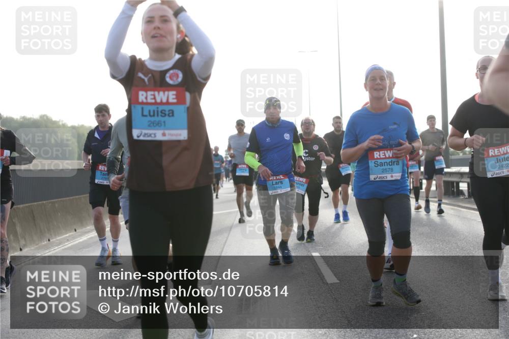 03.10.2026 - Köhlbrandbrückenlauf Jannik Wohlers http://msf.ph/oto/10705814 03.10.2026 09:19:44 Position 3 2661, 2578, 2422, 1844 meine-sportfotos.de