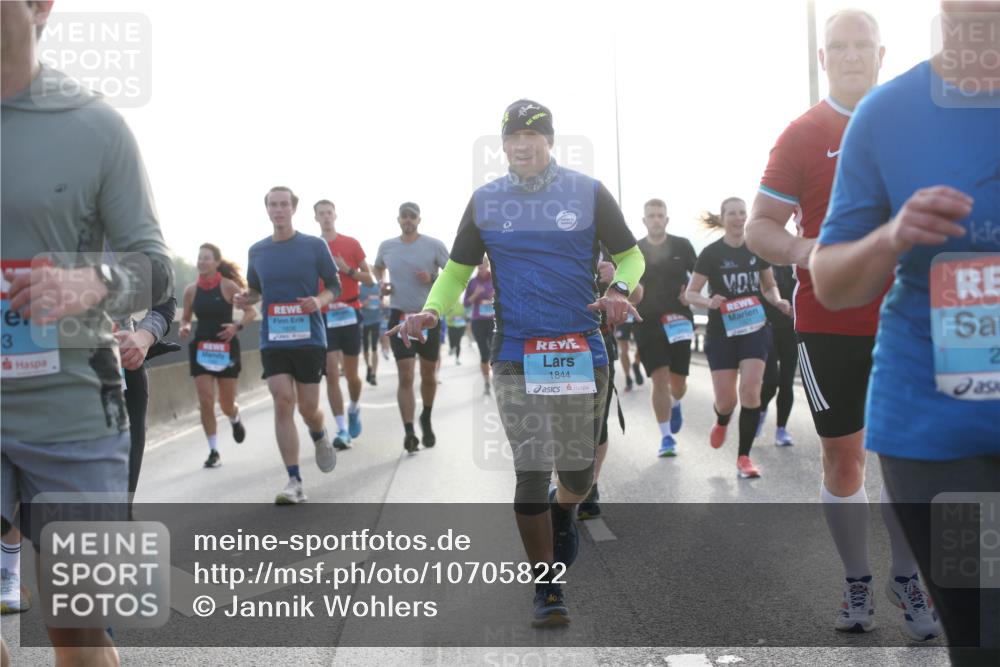 03.10.2026 - Köhlbrandbrückenlauf Jannik Wohlers http://msf.ph/oto/10705822 03.10.2026 09:19:46 Position 3 3, 1844, 2 meine-sportfotos.de