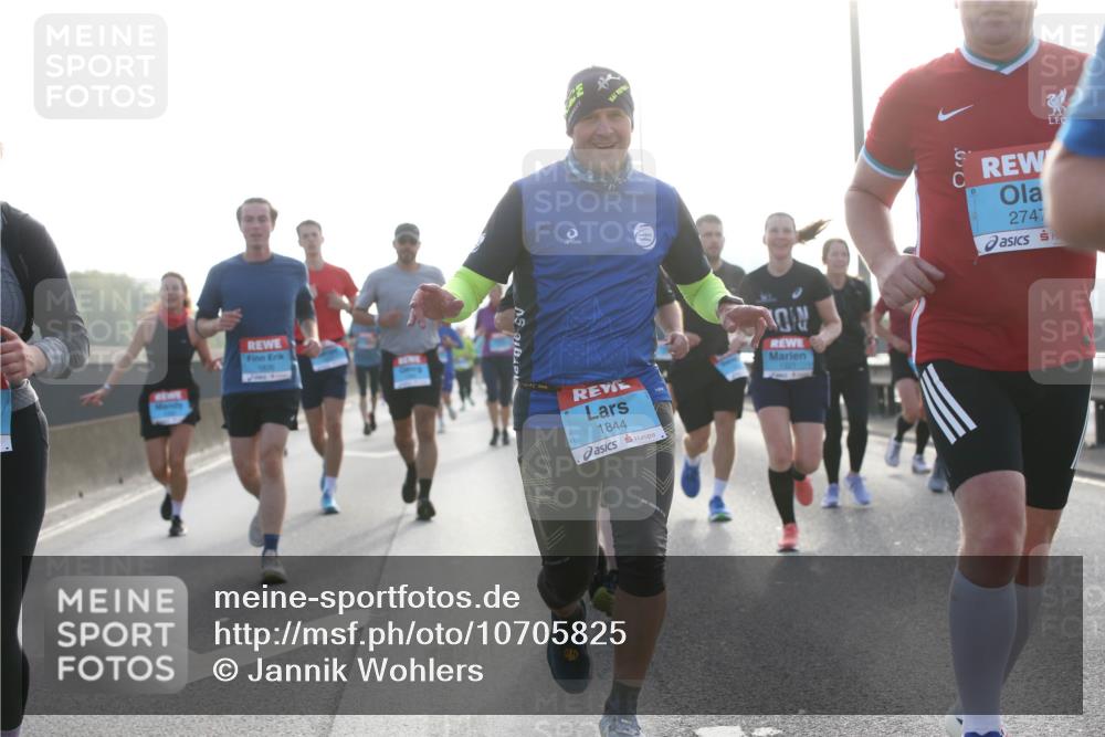 03.10.2026 - Köhlbrandbrückenlauf Jannik Wohlers http://msf.ph/oto/10705825 03.10.2026 09:19:46 Position 3 1844, 2747 meine-sportfotos.de