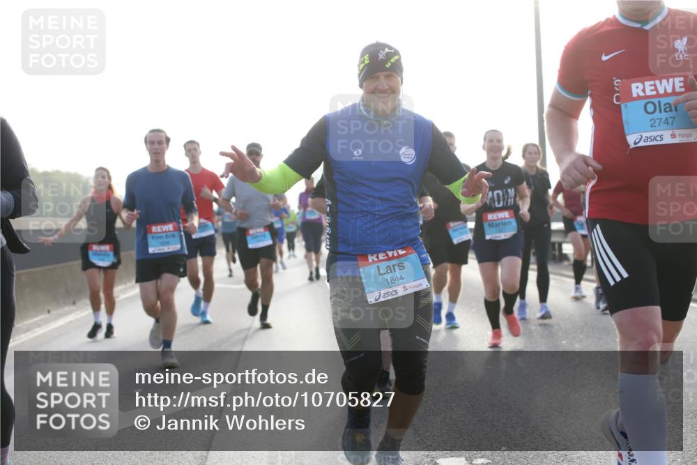 03.10.2026 - Köhlbrandbrückenlauf Jannik Wohlers http://msf.ph/oto/10705827 03.10.2026 09:19:46 Position 3 1844, 2747 meine-sportfotos.de