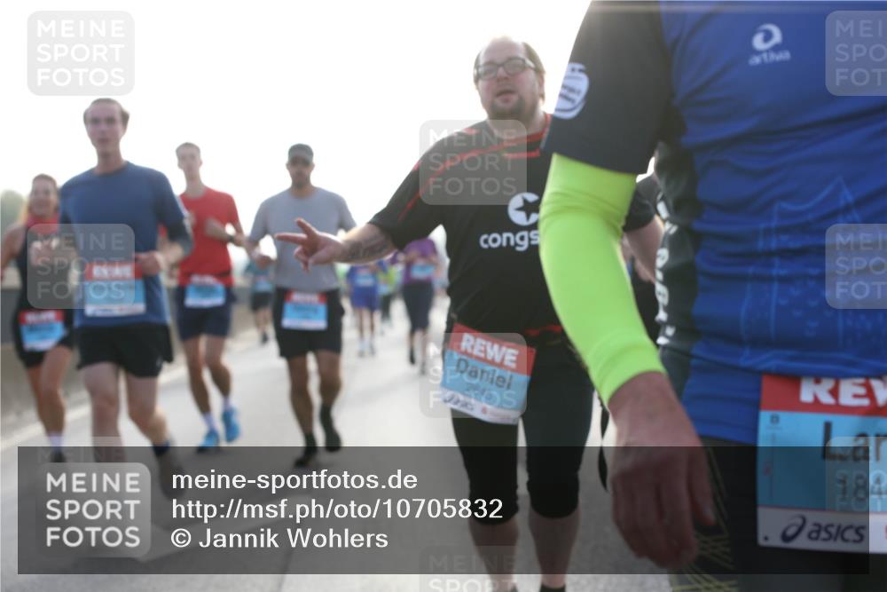 03.10.2026 - Köhlbrandbrückenlauf Jannik Wohlers http://msf.ph/oto/10705832 03.10.2026 09:19:47 Position 3 2645, 184 meine-sportfotos.de